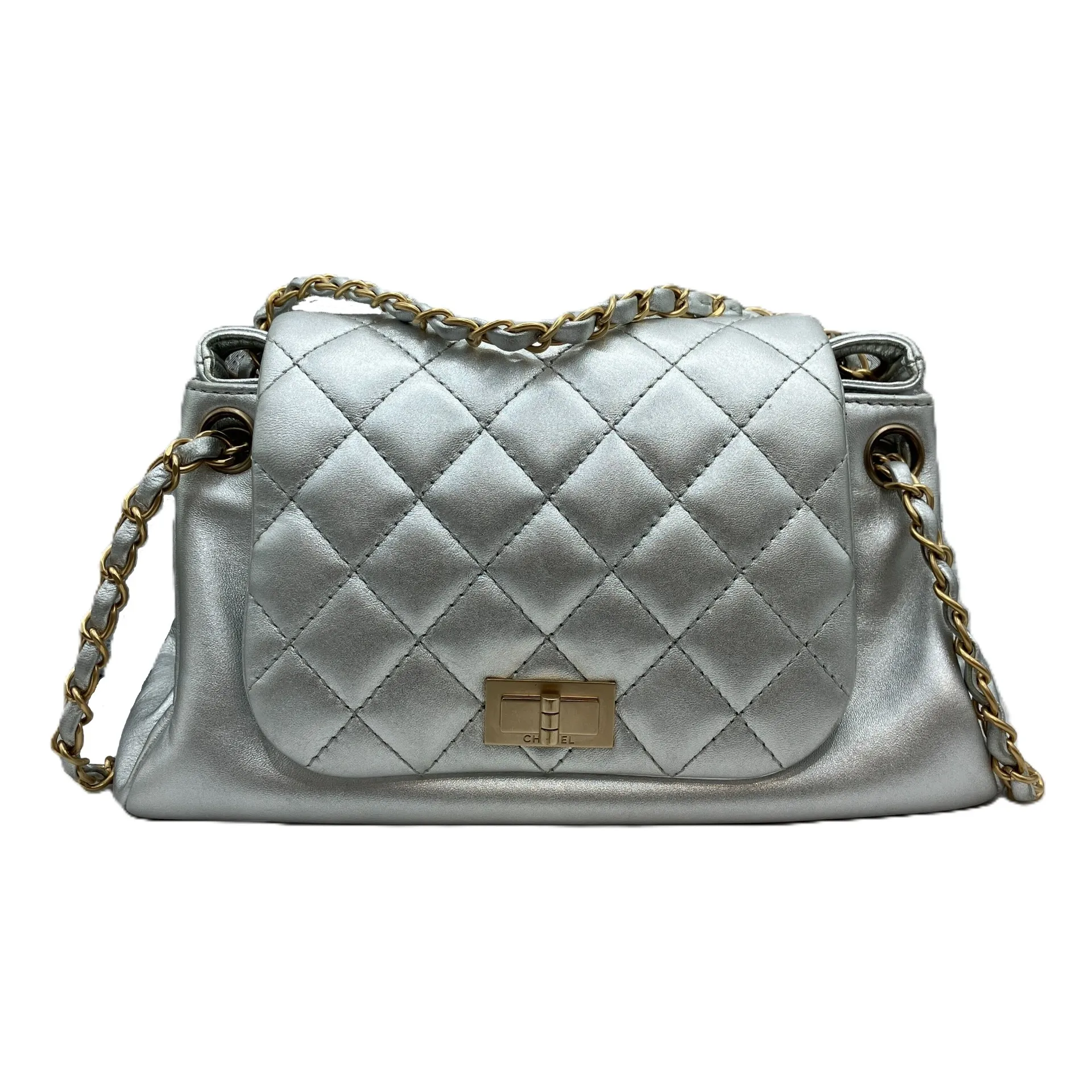 シャネルのチェーンショルダーお持ちください！！大吉明石パピオス店