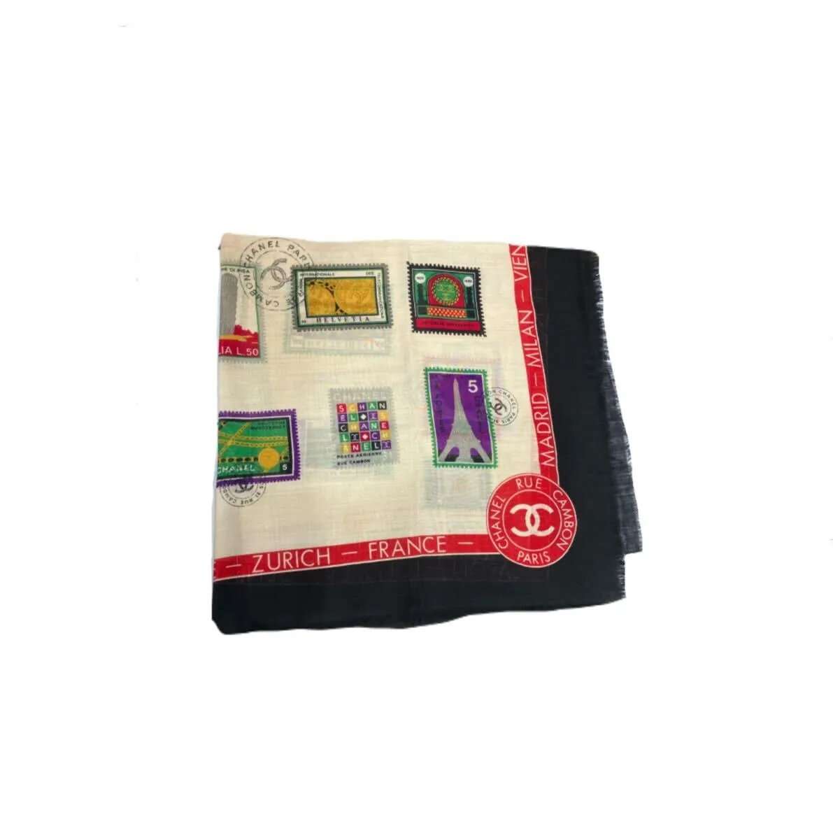この度、お洒落のワンポイントとして愛されてきたシャネルのスカーフを買取させていただきました。