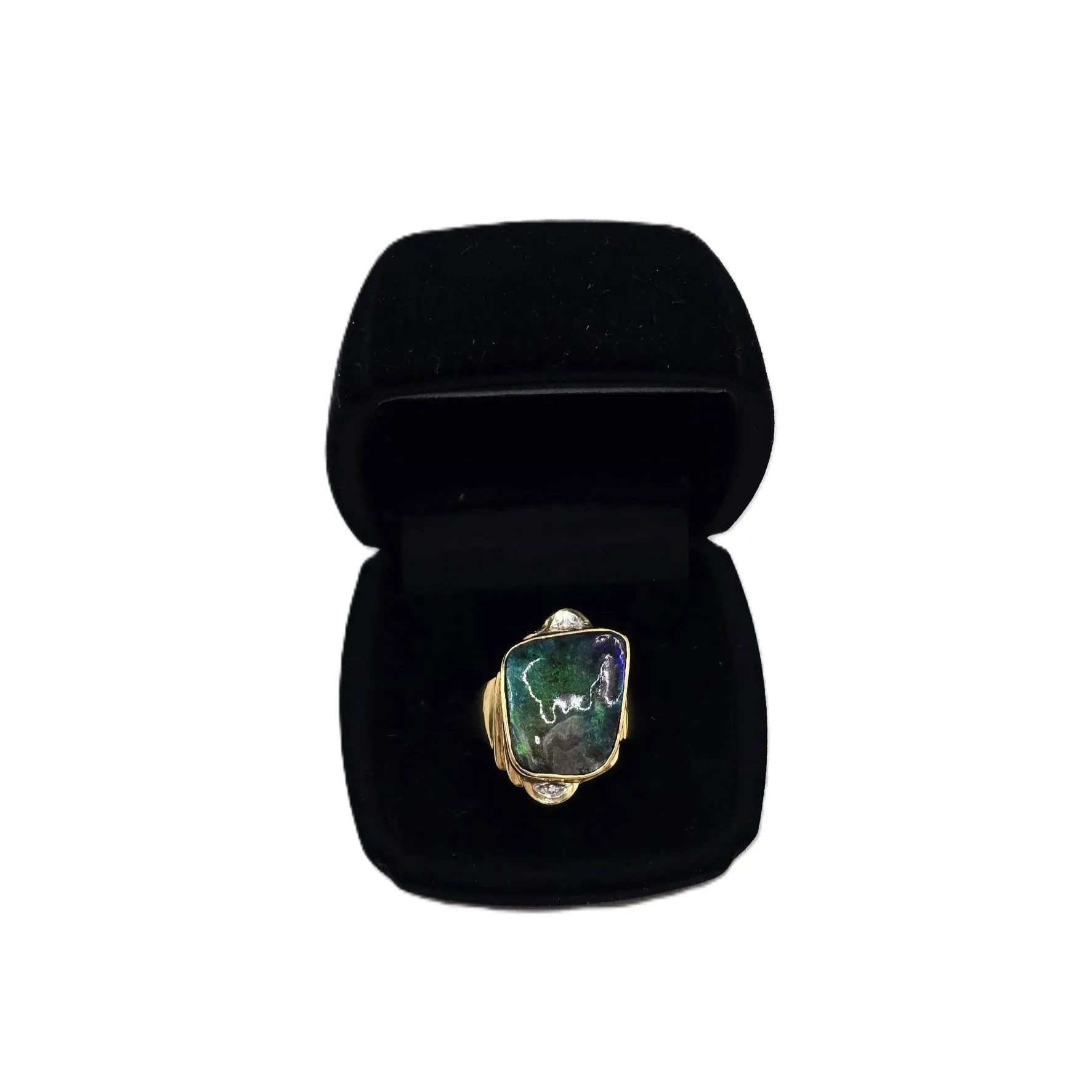 お客様の大切なコレクションの一部であるK18/Pt900オパールリングをお買取りさせていただきました✨。